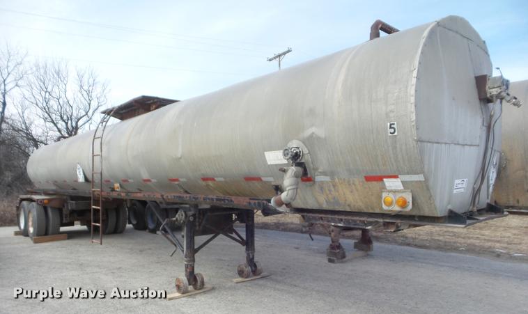 image for item DA7669 1971 Gorbett Bros. asphalt trailer