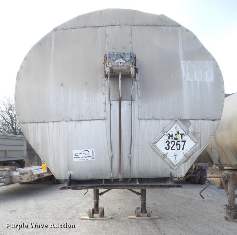 image for item DA7669 1971 Gorbett Bros. asphalt trailer