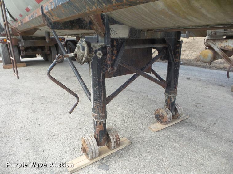 image for item DA7669 1971 Gorbett Bros. asphalt trailer