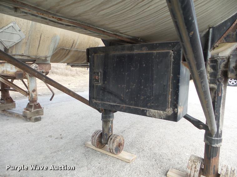 image for item DA7669 1971 Gorbett Bros. asphalt trailer