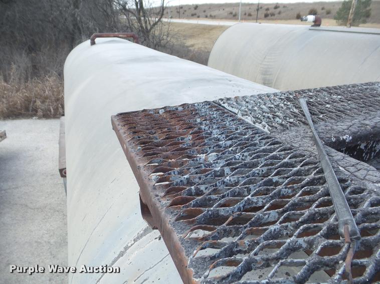 image for item DA7669 1971 Gorbett Bros. asphalt trailer