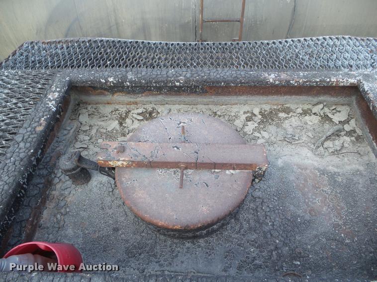 image for item DA7669 1971 Gorbett Bros. asphalt trailer