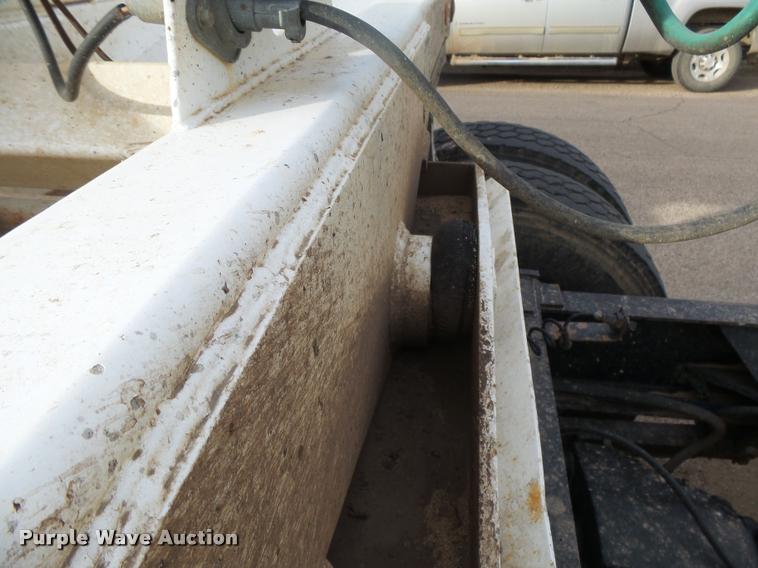 image for item DB1874 2007 Castleton bottom dump trailer