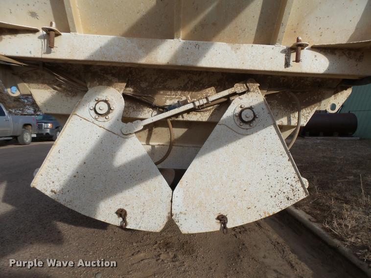 image for item DB1874 2007 Castleton bottom dump trailer