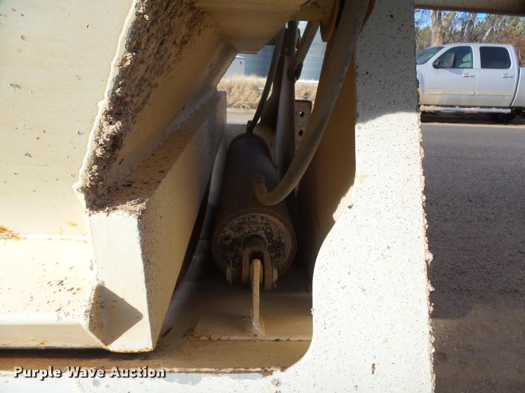 image for item DB1874 2007 Castleton bottom dump trailer
