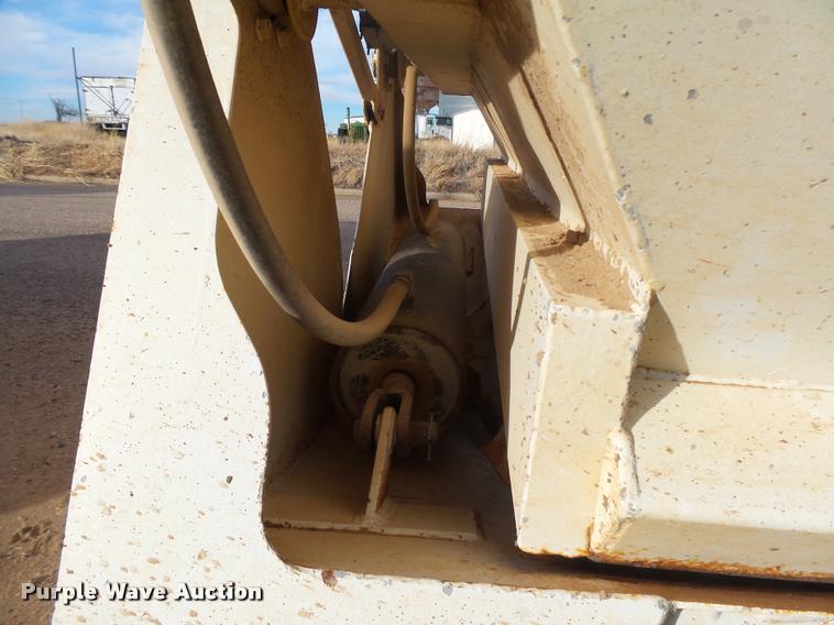 image for item DB1874 2007 Castleton bottom dump trailer