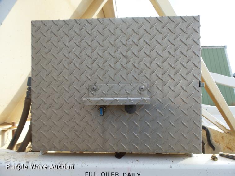 image for item DB1874 2007 Castleton bottom dump trailer