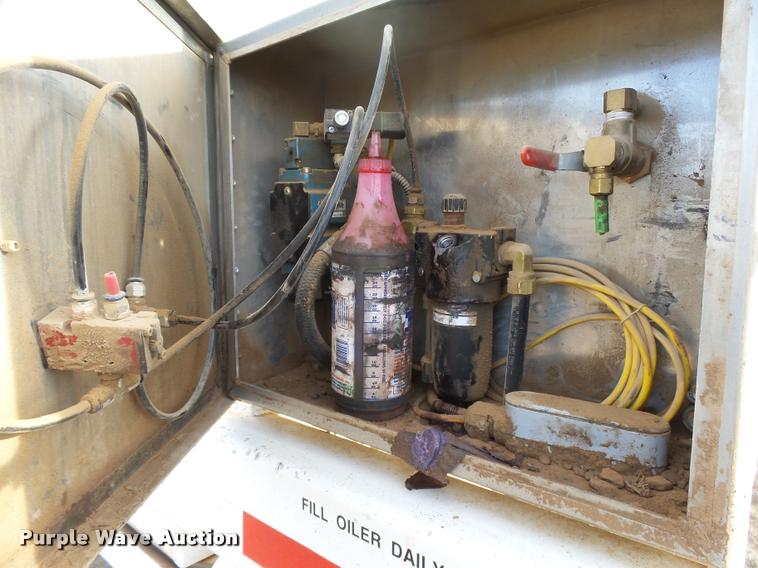 image for item DB1874 2007 Castleton bottom dump trailer