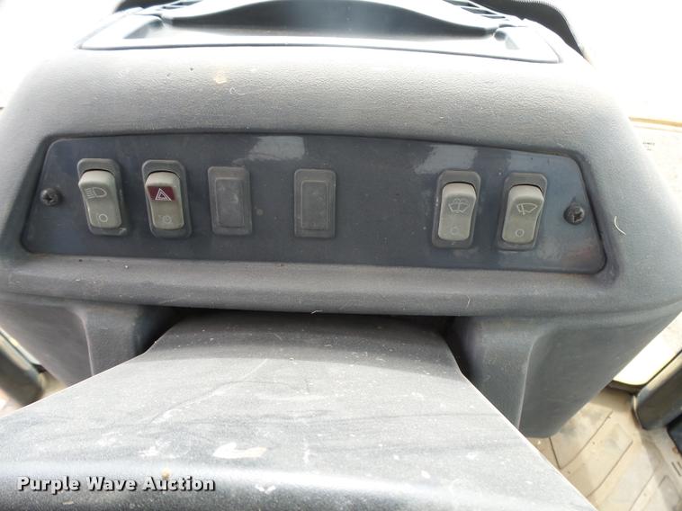 image for item DB1907 2005 John Deere 310SG backhoe