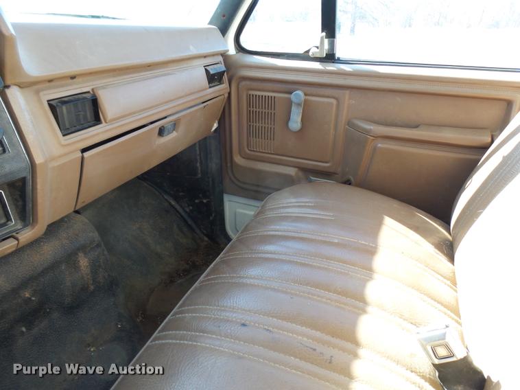 image for item DB2318 1994 Ford F700 bucket truck