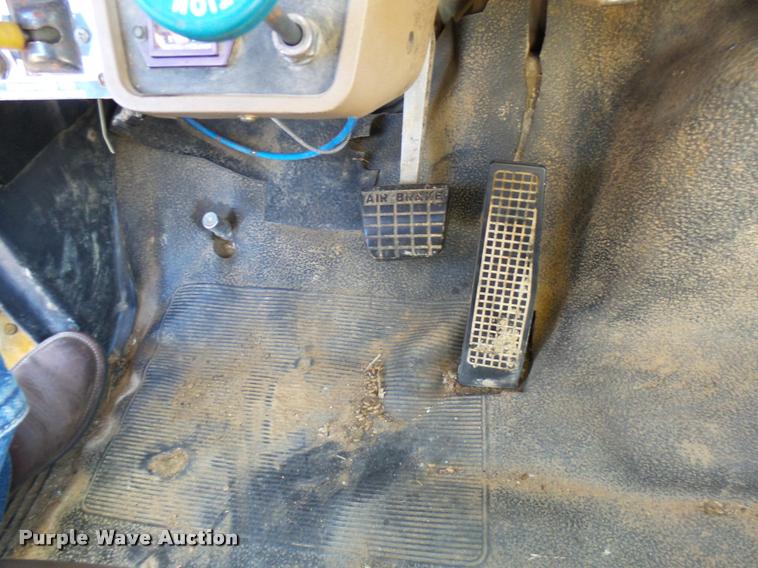 image for item DB2318 1994 Ford F700 bucket truck