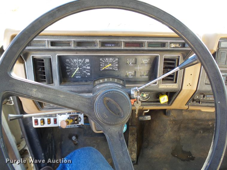 image for item DB2318 1994 Ford F700 bucket truck