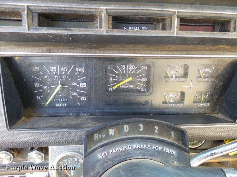 image for item DB2318 1994 Ford F700 bucket truck