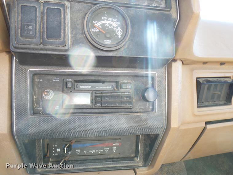 image for item DB2318 1994 Ford F700 bucket truck