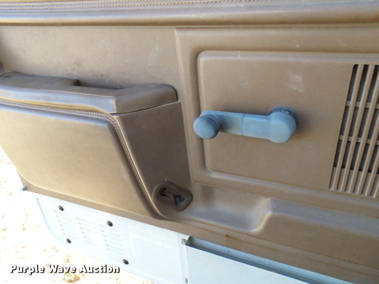 image for item DB2318 1994 Ford F700 bucket truck