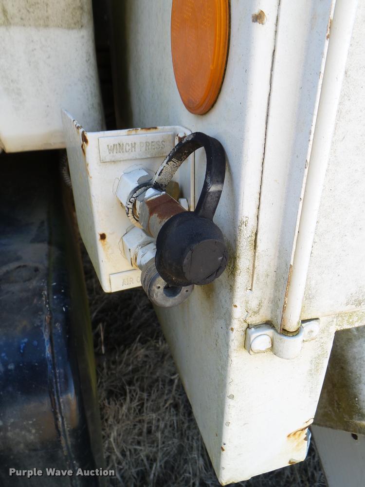 image for item DB2318 1994 Ford F700 bucket truck