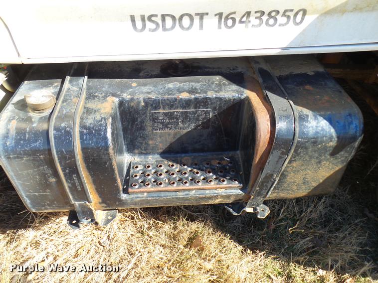 image for item DB2318 1994 Ford F700 bucket truck