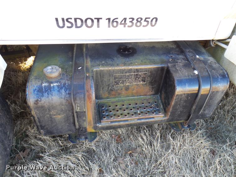 image for item DB2318 1994 Ford F700 bucket truck