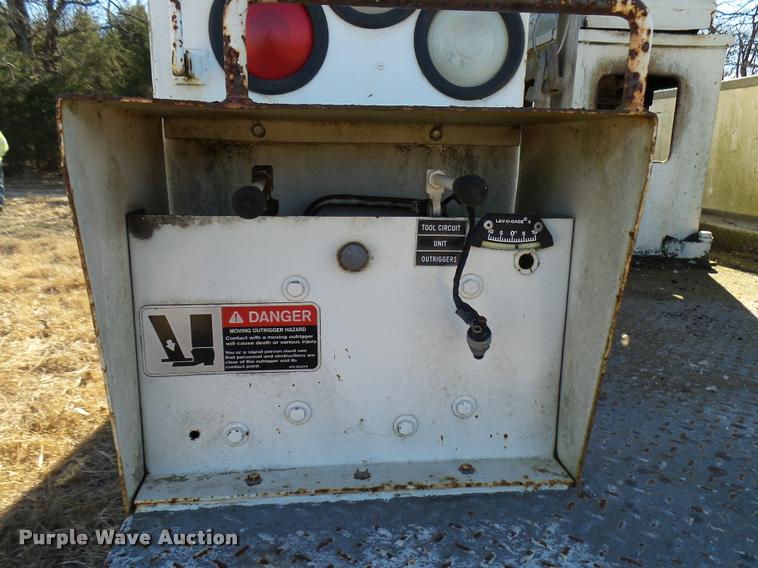 image for item DB2318 1994 Ford F700 bucket truck