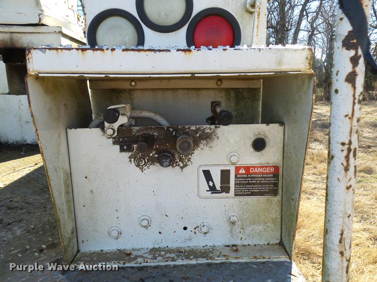 image for item DB2318 1994 Ford F700 bucket truck