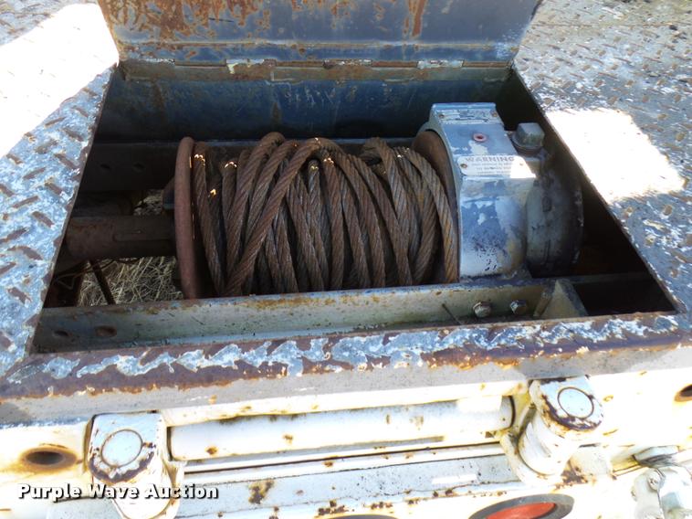 image for item DB2318 1994 Ford F700 bucket truck