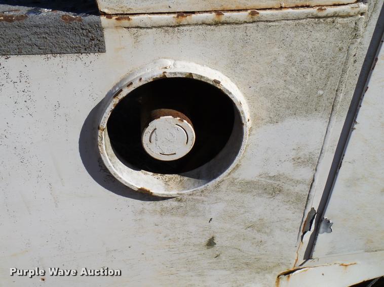 image for item DB2318 1994 Ford F700 bucket truck