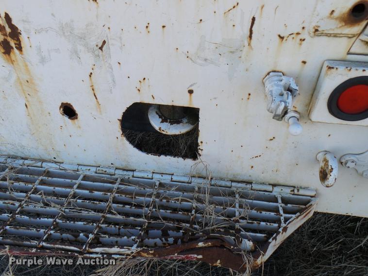 image for item DB2318 1994 Ford F700 bucket truck