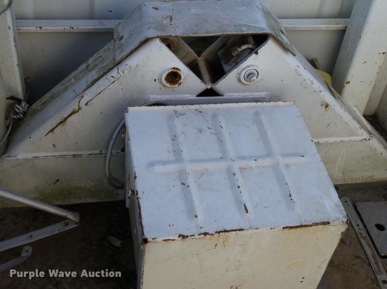 image for item DB2318 1994 Ford F700 bucket truck