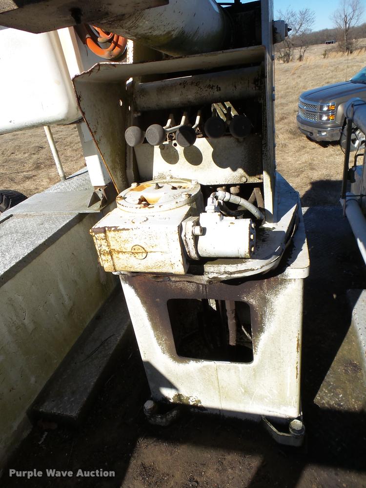 image for item DB2318 1994 Ford F700 bucket truck