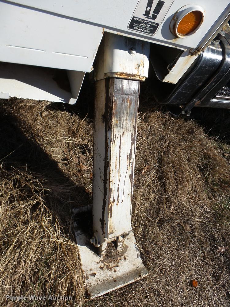 image for item DB2318 1994 Ford F700 bucket truck