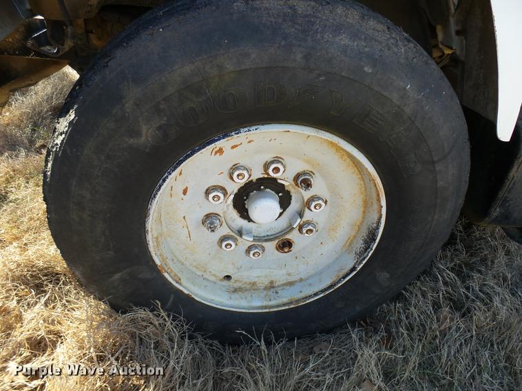 image for item DB2318 1994 Ford F700 bucket truck