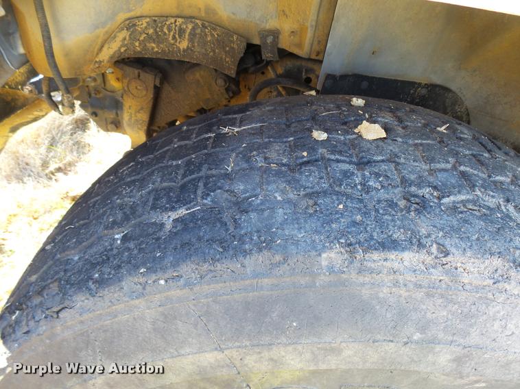 image for item DB2318 1994 Ford F700 bucket truck