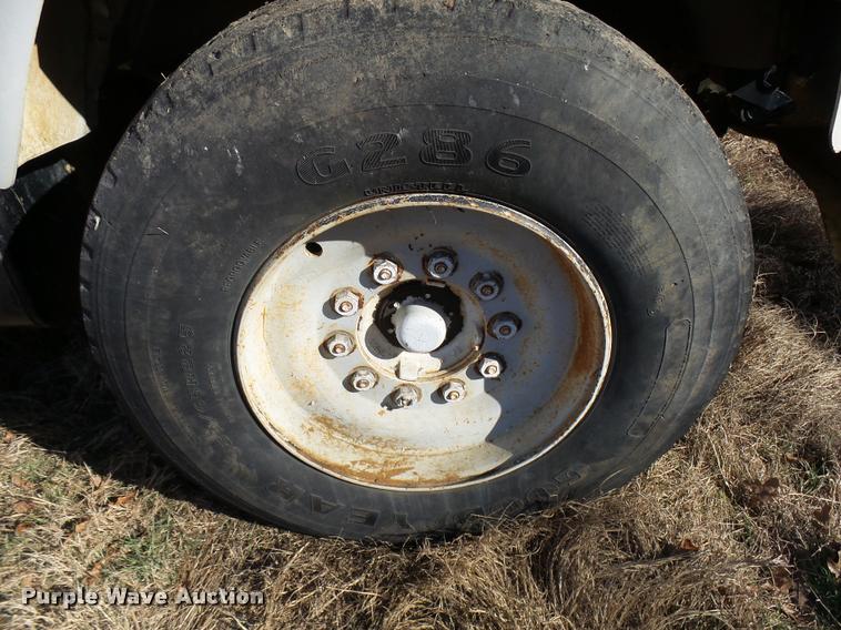 image for item DB2318 1994 Ford F700 bucket truck