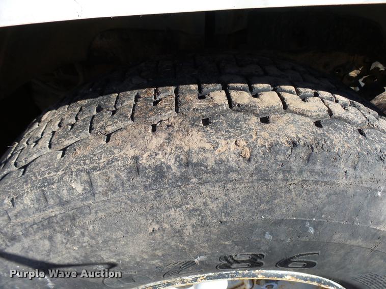 image for item DB2318 1994 Ford F700 bucket truck