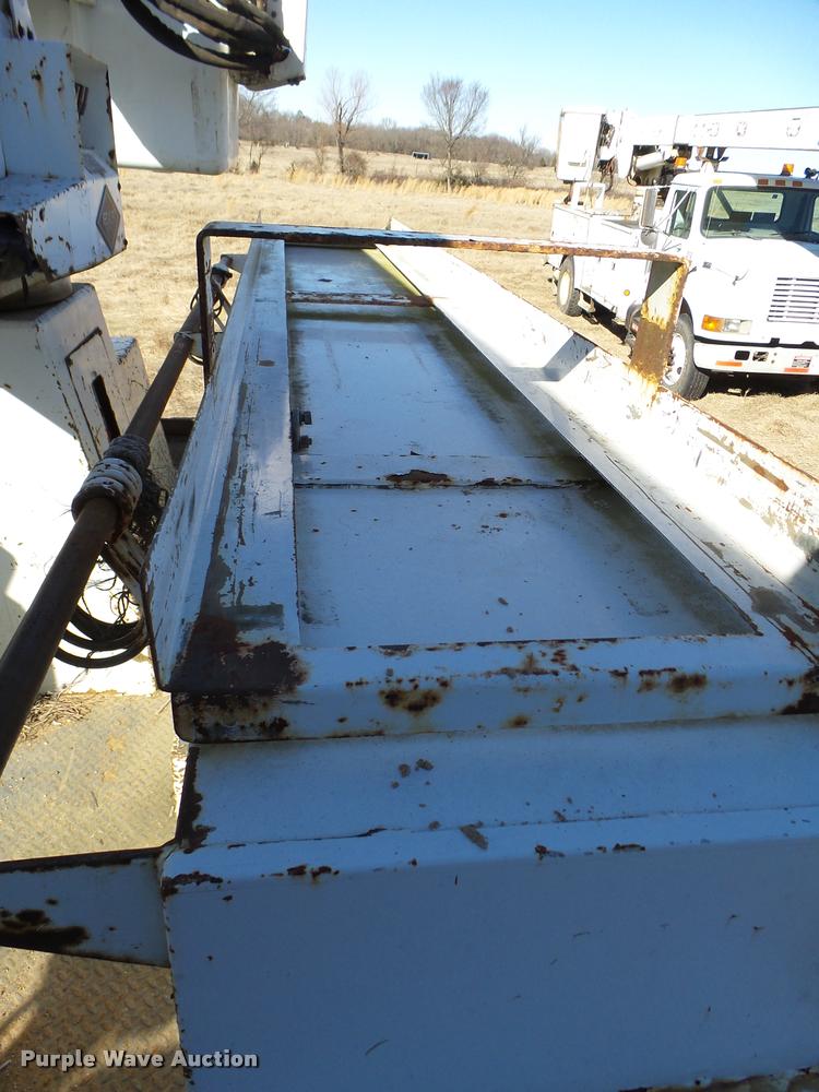 image for item DB2320 1997 GMC C7500 bucket truck