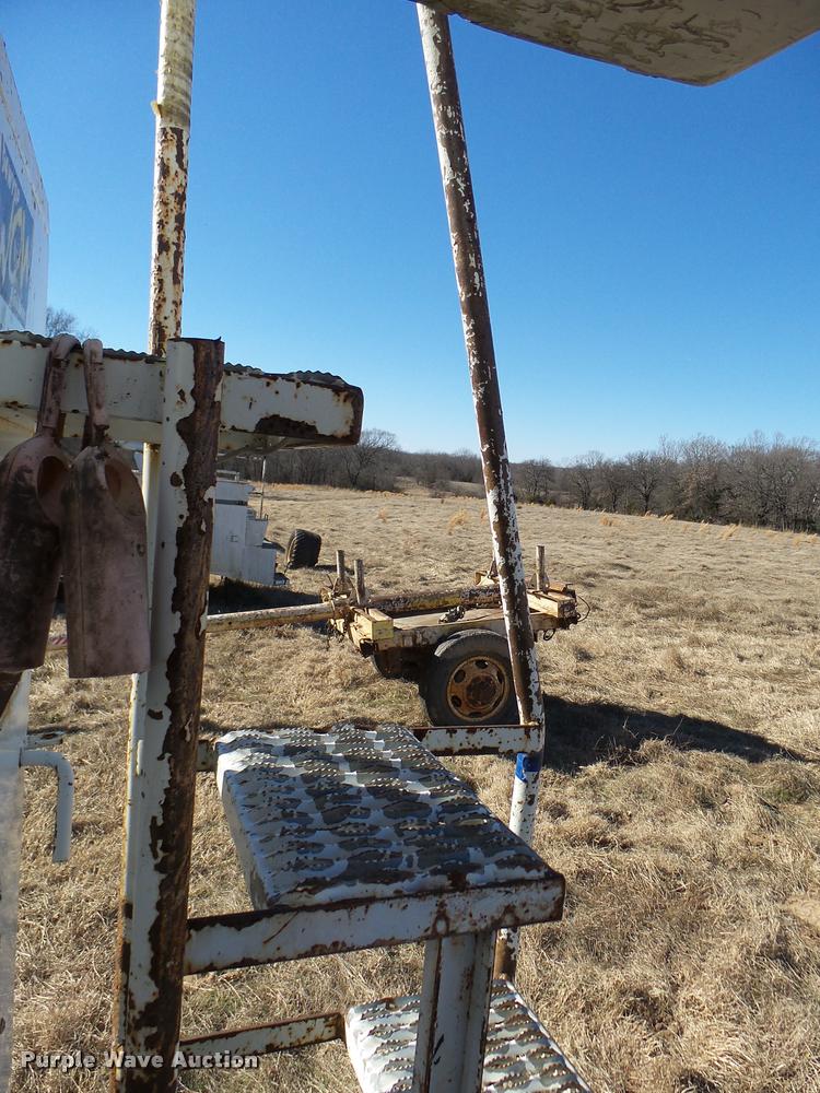 image for item DB2320 1997 GMC C7500 bucket truck