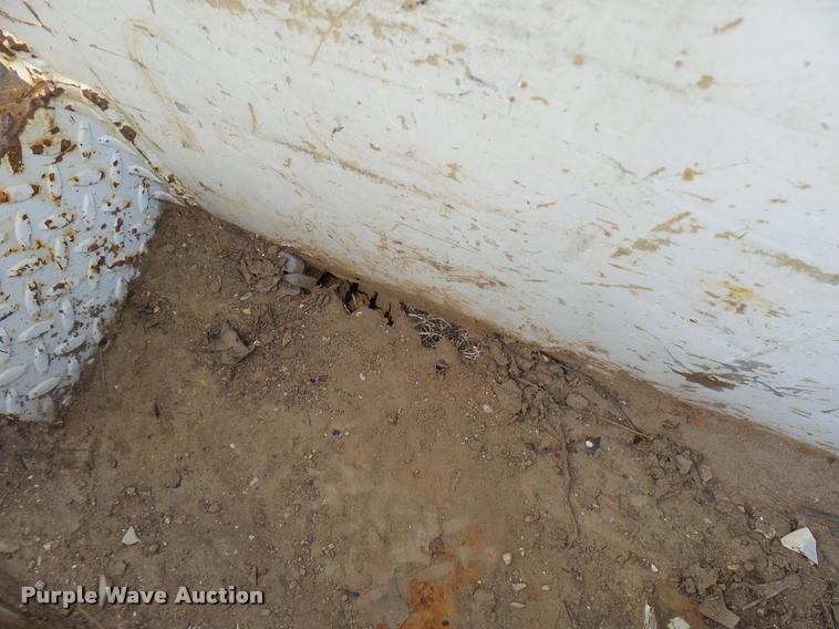 image for item DB2320 1997 GMC C7500 bucket truck