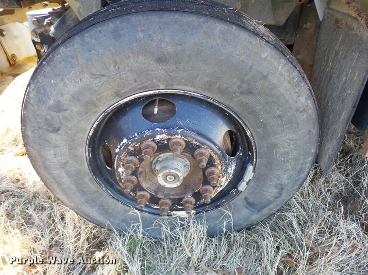 image for item DB2320 1997 GMC C7500 bucket truck