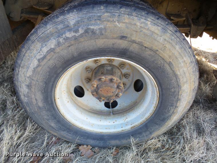 image for item DB2320 1997 GMC C7500 bucket truck