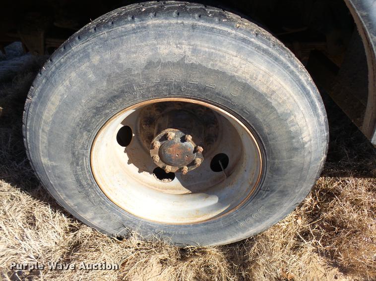 image for item DB2320 1997 GMC C7500 bucket truck