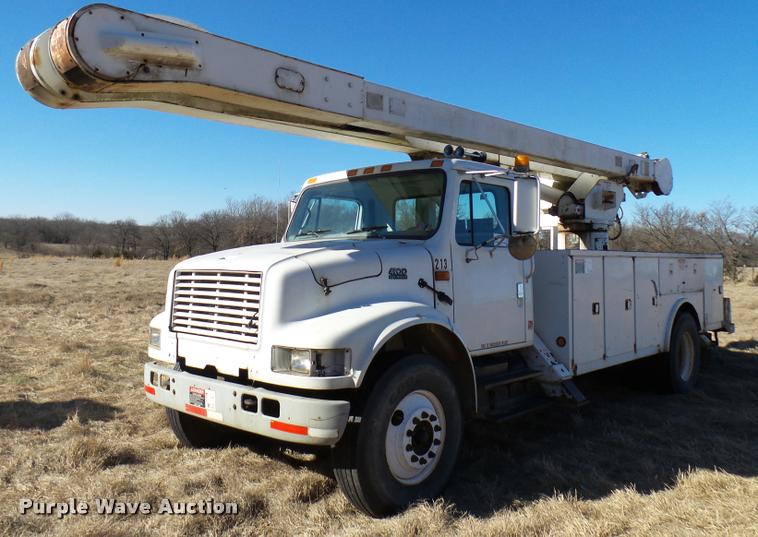image for item DB2321 2001 International 4900 bucket truck material handler