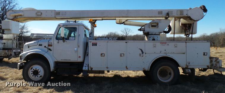 image for item DB2321 2001 International 4900 bucket truck material handler