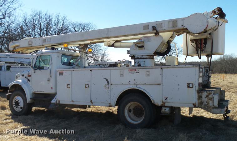 image for item DB2321 2001 International 4900 bucket truck material handler