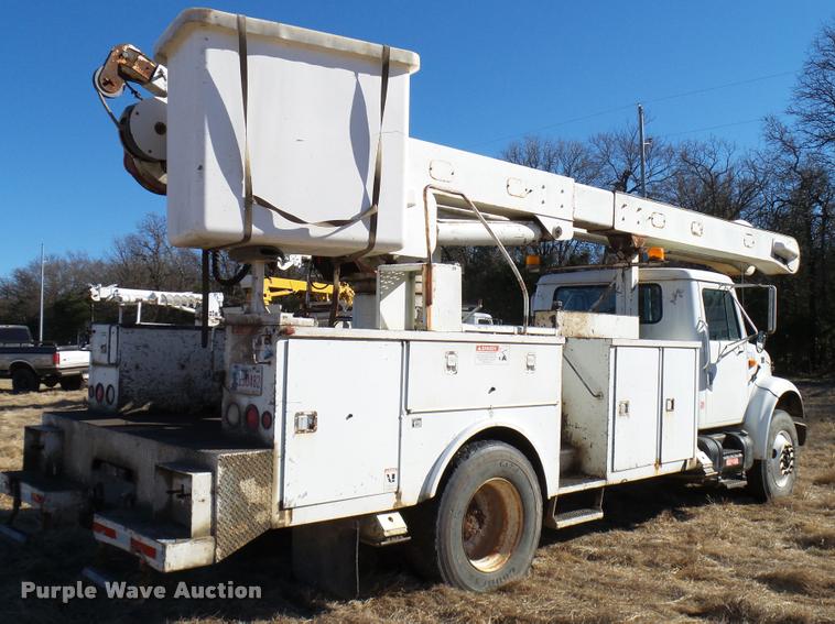 image for item DB2321 2001 International 4900 bucket truck material handler