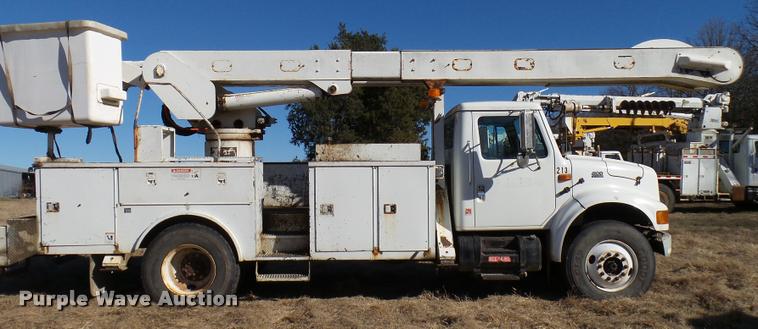image for item DB2321 2001 International 4900 bucket truck material handler