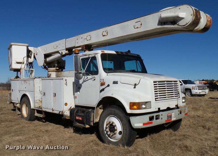image for item DB2321 2001 International 4900 bucket truck material handler