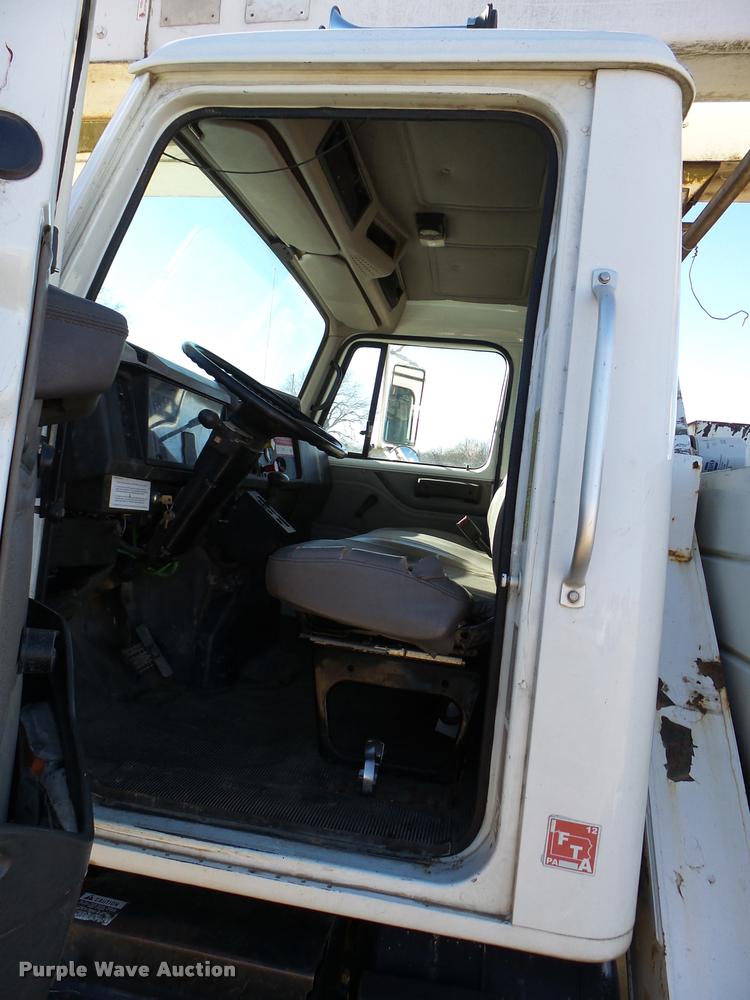 image for item DB2321 2001 International 4900 bucket truck material handler