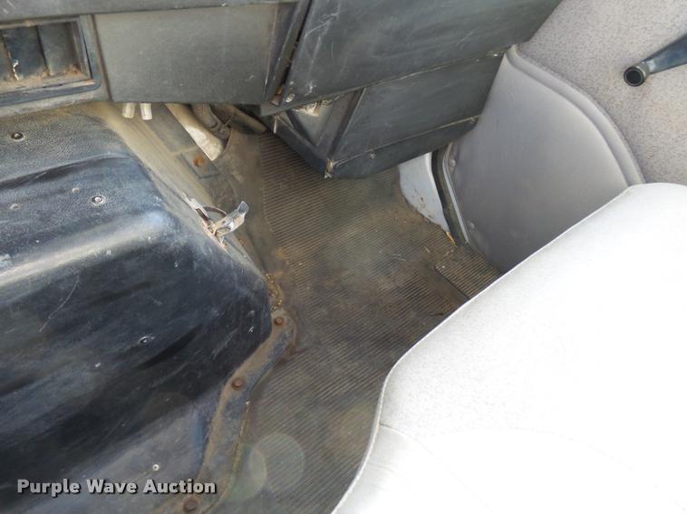 image for item DB2321 2001 International 4900 bucket truck material handler