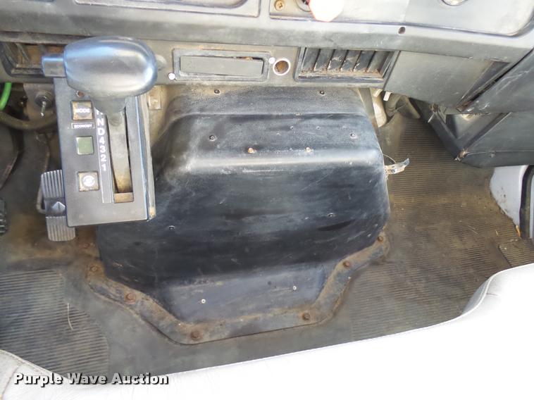 image for item DB2321 2001 International 4900 bucket truck material handler