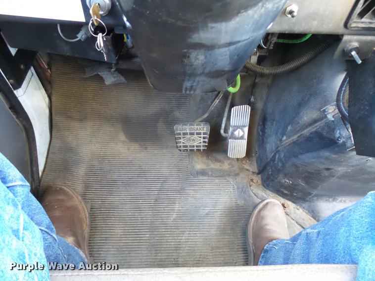 image for item DB2321 2001 International 4900 bucket truck material handler